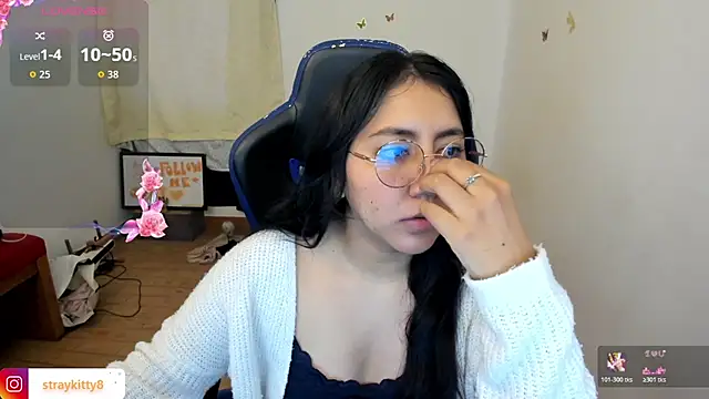 Snapshot of LoveLyy- chatting on February 16, 2026, 1:43 pm LoveLyy- online show from February 16, 2026, 1:43 pm