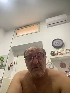 Snapshot of DaddyHot71 chatting on October 5, 2025, 10:39 am DaddyHot71 online show from October 5, 2025, 10:39 am