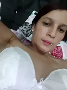 Snapshot of Mariana08andDiego chatting on November 21, 2025, 2:10 am Mariana08andDiego online show from November 21, 2025, 2:10 am