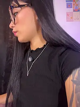 AlannaDollx online show from May 1, 2026, 6:02 pm