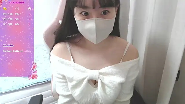 Snapshot of hinako08 chatting on December 17, 2025, 1:32 am hinako08 online show from December 17, 2025, 1:32 am