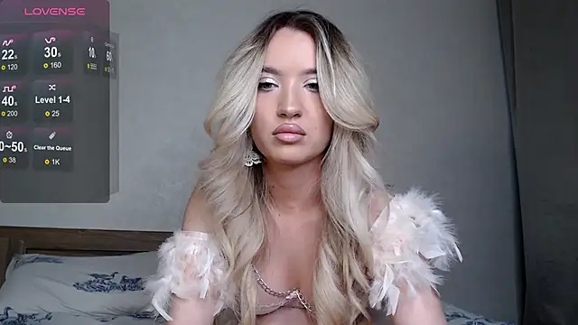 Luna glamy online show from October 6, 2025, 1:40 am