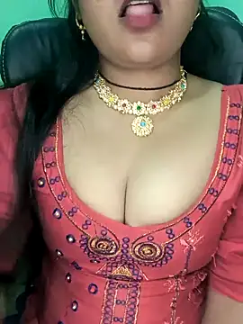 Snapshot of Rashmi_011 chatting on February 15, 2026, 1:39 am Rashmi 011 online show from February 15, 2026, 1:39 am