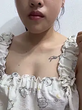 Snapshot of Titlelove chatting on November 18, 2025, 9:23 am Titlelove online show from November 18, 2025, 9:23 am