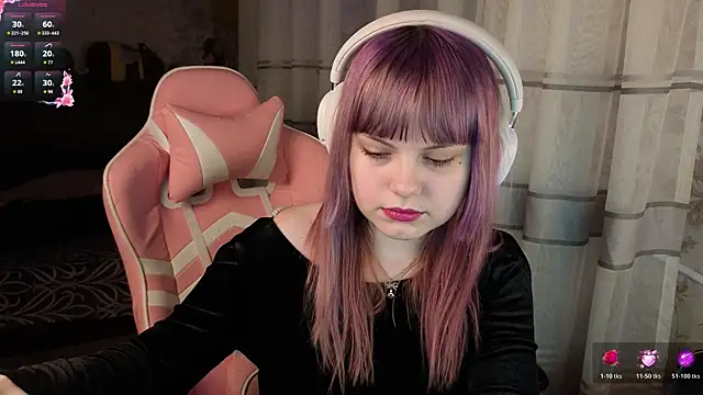 KristiBloom online show from March 6, 2026, 9:43 pm