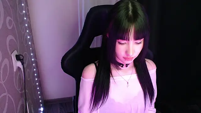 NaemiiBlush online show from December 17, 2025, 11:48 am