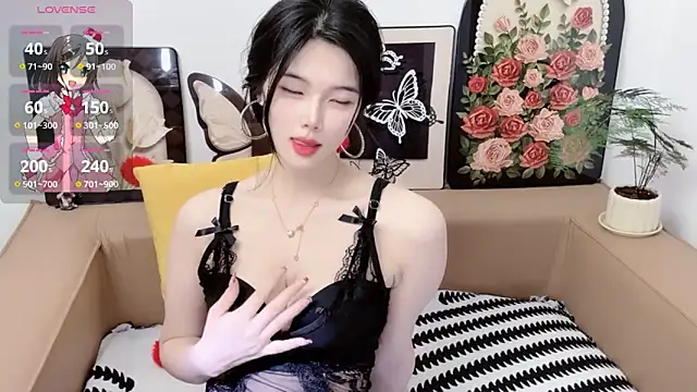 Snapshot of T-TeaR chatting on June 14, 2026, 2:24 am T-TeaR online show from June 14, 2026, 2:24 am