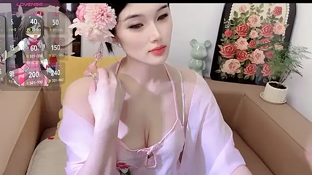Snapshot of T-TeaR chatting on August 1, 2026, 2:42 am T-TeaR online show from August 1, 2026, 2:42 am