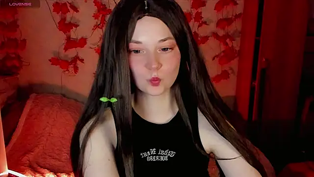 Snapshot of HoneyDazzle chatting on October 9, 2025, 6:30 pm HoneyDazzle online show from October 9, 2025, 6:30 pm