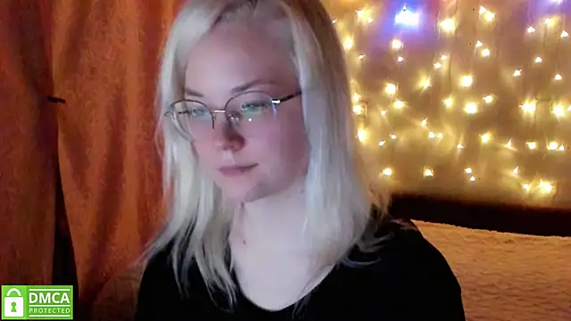 Snapshot of HoneyDazzle chatting on November 28, 2025, 7:47 pm HoneyDazzle online show from November 28, 2025, 7:47 pm