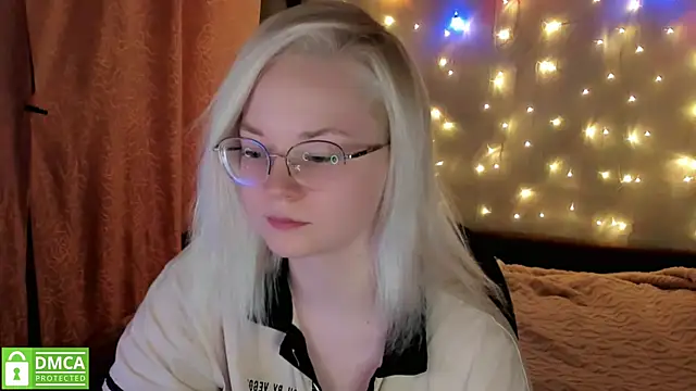 Snapshot of HoneyDazzle chatting on November 30, 2025, 8:09 pm HoneyDazzle online show from November 30, 2025, 8:09 pm