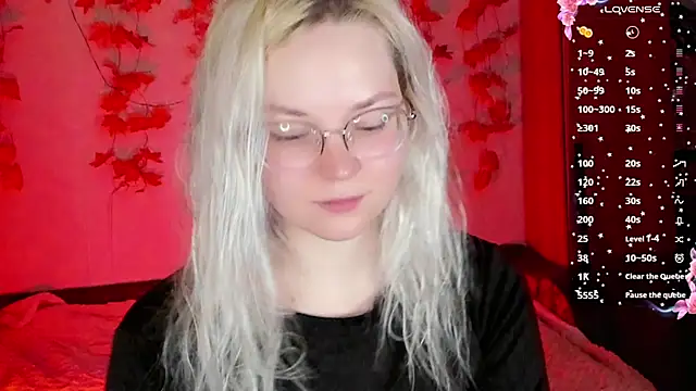 Snapshot of HoneyDazzle chatting on November 12, 2025, 10:24 pm HoneyDazzle online show from November 12, 2025, 10:24 pm