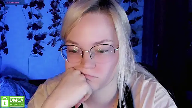 Snapshot of HoneyDazzle chatting on November 21, 2025, 7:13 pm HoneyDazzle online show from November 21, 2025, 7:13 pm