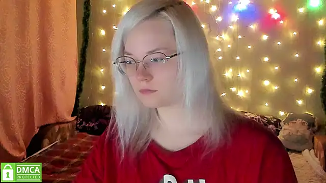 Snapshot of HoneyDazzle chatting on December 19, 2025, 8:44 pm HoneyDazzle online show from December 19, 2025, 8:44 pm