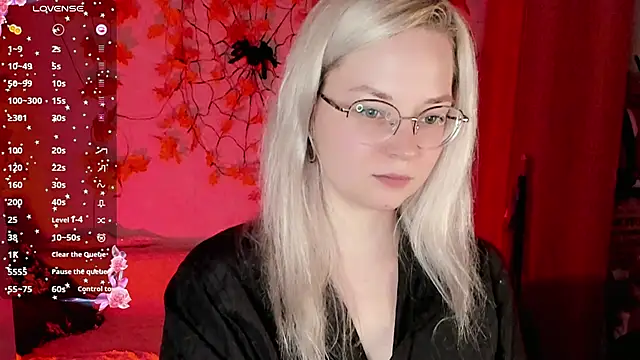 Snapshot of HoneyDazzle chatting on November 5, 2025, 9:18 pm HoneyDazzle online show from November 5, 2025, 9:18 pm