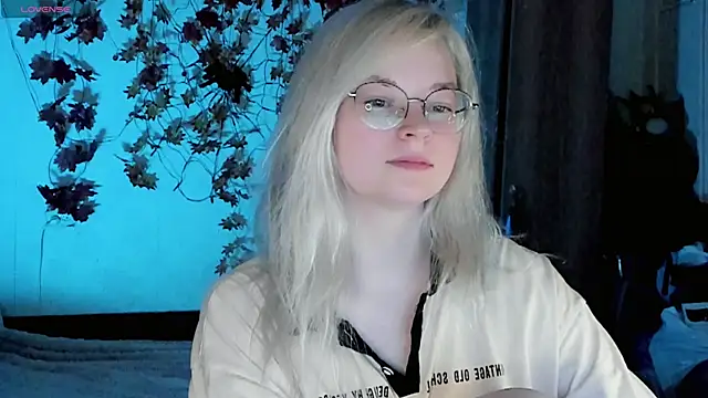 Snapshot of HoneyDazzle chatting on November 1, 2025, 7:19 pm HoneyDazzle online show from November 1, 2025, 7:19 pm