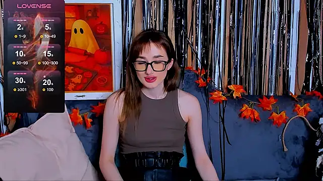 Olivia Grantt online show from November 1, 2025, 1:01 am