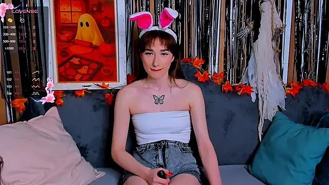 Olivia Grantt online show from October 30, 2025, 1:04 am