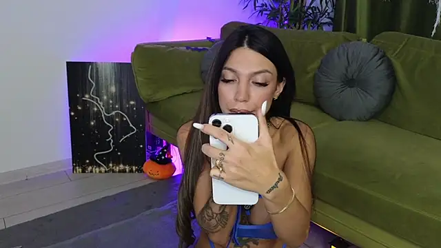 Snapshot of Ashley_luxx chatting on October 27, 2025, 5:52 am Ashley luxx online show from October 27, 2025, 5:52 am