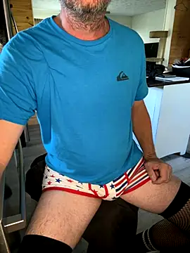 Snapshot of smkbustr chatting on October 10, 2025, 7:47 pm smkbustr online show from October 10, 2025, 7:47 pm