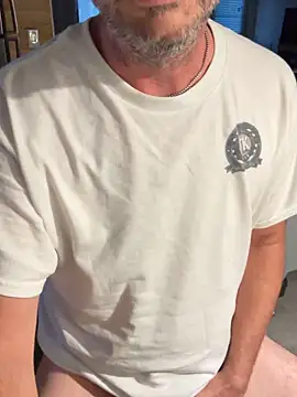 Snapshot of smkbustr chatting on October 9, 2025, 10:43 pm smkbustr online show from October 9, 2025, 10:43 pm