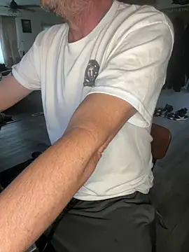 Snapshot of smkbustr chatting on November 12, 2025, 8:01 pm smkbustr online show from November 12, 2025, 8:01 pm