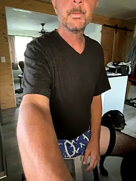 Snapshot of smkbustr chatting on October 13, 2025, 8:10 pm smkbustr online show from October 13, 2025, 8:10 pm