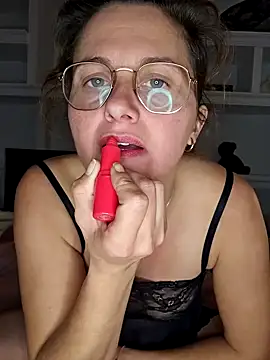 Snapshot of xcrazzycat chatting on February 14, 2026, 10:21 pm xcrazzycat online show from February 14, 2026, 10:21 pm