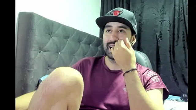 Snapshot of coolfriki chatting on November 4, 2025, 7:01 am coolfriki online show from November 4, 2025, 7:01 am