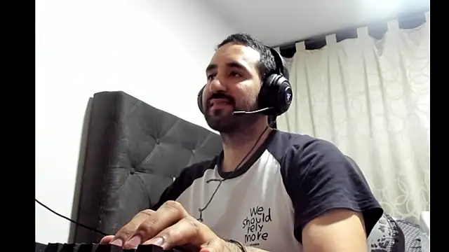 Snapshot of coolfriki chatting on March 10, 2026, 6:28 am coolfriki online show from March 10, 2026, 6:28 am