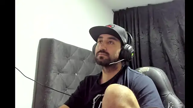 Snapshot of coolfriki chatting on November 9, 2025, 2:37 am coolfriki online show from November 9, 2025, 2:37 am