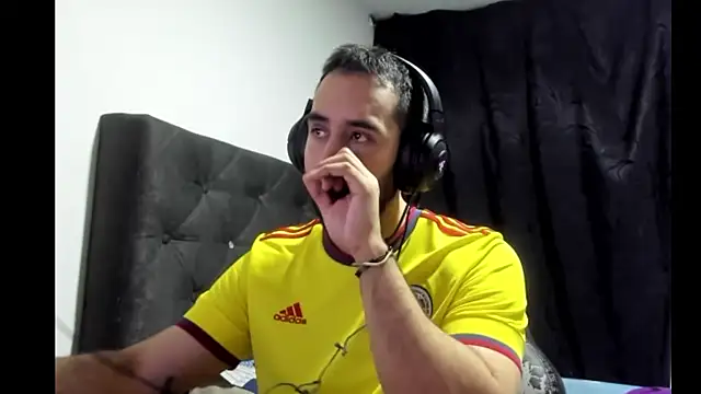 Snapshot of coolfriki chatting on February 10, 2026, 4:33 am coolfriki online show from February 10, 2026, 4:33 am