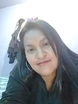 Snapshot of lucia00xx chatting on June 7, 2026, 1:05 pm lucia00xx online show from June 7, 2026, 1:05 pm