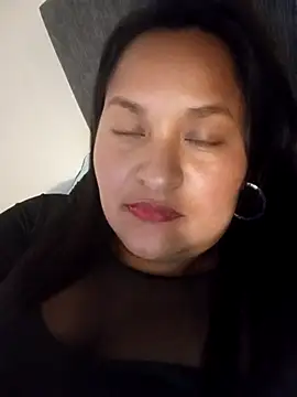 Snapshot of lucia00xx chatting on April 5, 2026, 2:51 am lucia00xx online show from April 5, 2026, 2:51 am