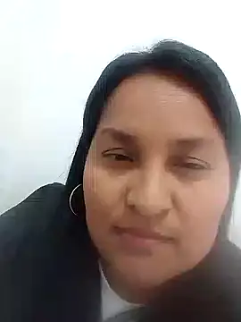 lucia00xx online show from October 20, 2025, 6:52 pm