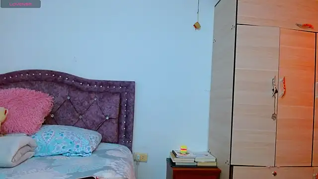 Snapshot of Hanssel_tess chatting on October 15, 2025, 2:47 pm Hanssel tess online show from October 15, 2025, 2:47 pm