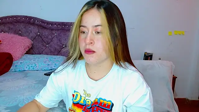 Snapshot of Hanssel_tess chatting on November 6, 2025, 6:23 pm Hanssel tess online show from November 6, 2025, 6:23 pm