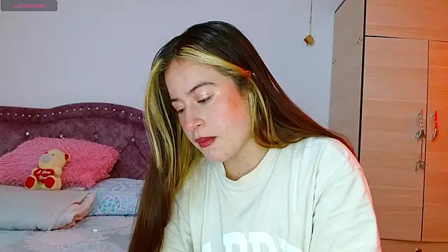 Snapshot of Hanssel_tess chatting on October 17, 2025, 3:47 pm Hanssel tess online show from October 17, 2025, 3:47 pm