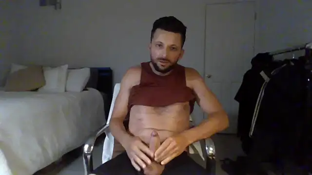 felipelon07 online show from April 12, 2026, 5:33 am