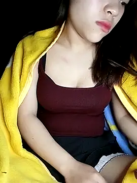 Snapshot of Lyly69699 chatting on December 14, 2025, 11:32 pm Lyly69699 online show from December 14, 2025, 11:32 pm