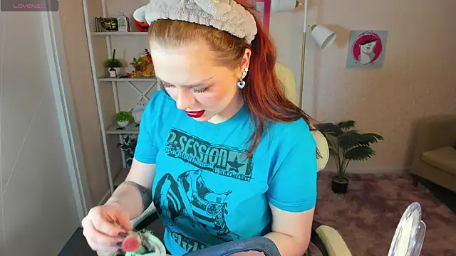 Snapshot of Barbara_Mitchel chatting on December 3, 2025, 9:42 am Barbara Mitchel online show from December 3, 2025, 9:42 am