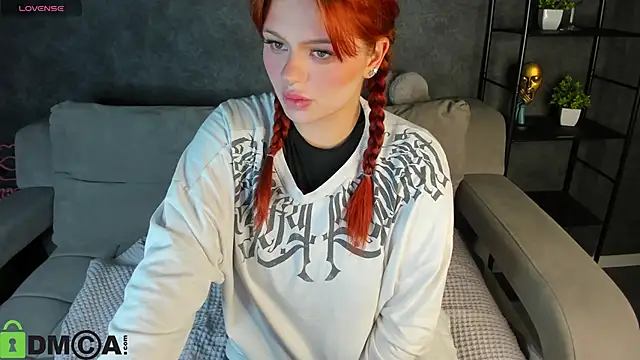 Snapshot of Barbara_Mitchel chatting on October 14, 2025, 1:06 am Barbara Mitchel online show from October 14, 2025, 1:06 am