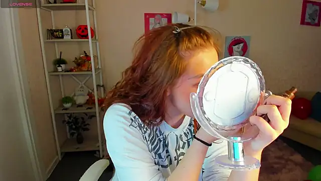 Snapshot of Barbara_Mitchel chatting on December 2, 2025, 9:22 am Barbara Mitchel online show from December 2, 2025, 9:22 am