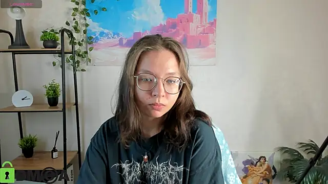 Snapshot of Nuura_Moore chatting on October 28, 2025, 12:33 am Nuura Moore online show from October 28, 2025, 12:33 am