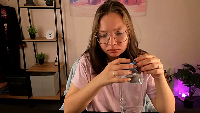 Snapshot of Nuura_Moore chatting on October 21, 2025, 12:54 am Nuura Moore online show from October 21, 2025, 12:54 am