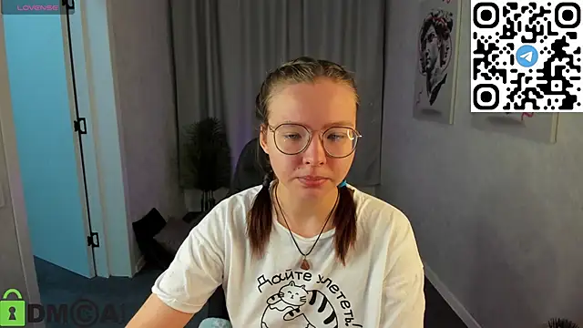 Snapshot of Nuura_Moore chatting on November 25, 2025, 1:17 am Nuura Moore online show from November 25, 2025, 1:17 am