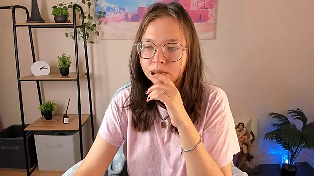 Snapshot of Nuura_Moore chatting on October 24, 2025, 1:15 am Nuura Moore online show from October 24, 2025, 1:15 am