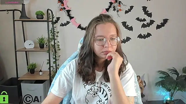 Snapshot of Nuura_Moore chatting on November 7, 2025, 12:59 am Nuura Moore online show from November 7, 2025, 12:59 am