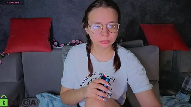 Snapshot of Nuura_Moore chatting on November 28, 2025, 1:06 am Nuura Moore online show from November 28, 2025, 1:06 am