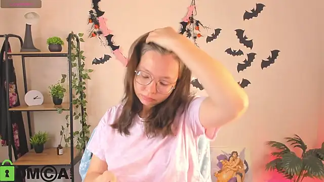 Snapshot of Nuura_Moore chatting on November 3, 2025, 12:49 am Nuura Moore online show from November 3, 2025, 12:49 am